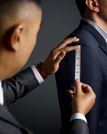 Prise de mesures pour complet sur mesure